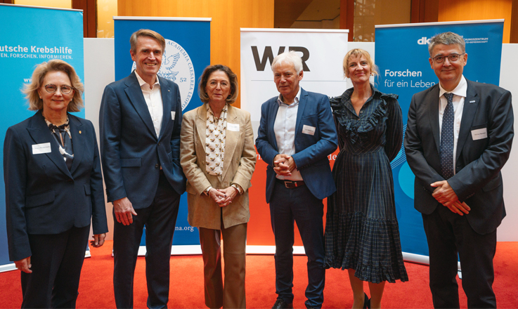 verweist auf: Gesundheitsprävention geht alle Ministerien an v.l.n.r: Bettina Rockenbach (Präsidentin Leopoldina), Wolfgang Wick (WR-Vorsitzender), Rita Schmutzler (Präsidentin Dt. Krebshilfe), Gerd Nettekoven (Vorstand Stiftung Dt. Krebshilfe), Tanja Samrotzki (Moderation), Michael Baumann (Vorstandsvorsitzender D (verweist auf: Gesundheitsprävention geht alle Ministerien an)