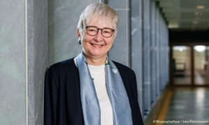 On the photo you see Dorothea Wagner, Chairperson of the German Science and Humanities Council (WR)