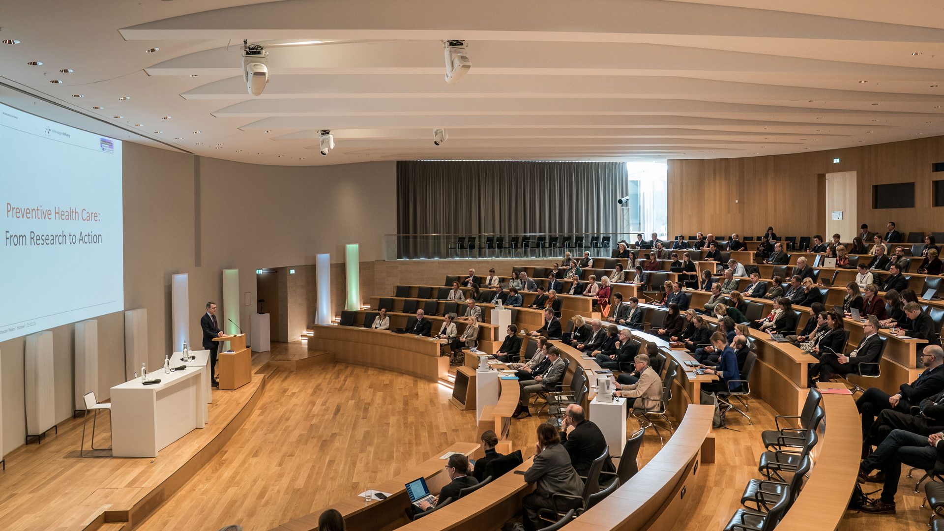 View of the lecture hall: Around 200 guests attended the conference ‘Preventive Health Care: From Research to Action’. View of the lecture hall: Around 200 guests attended the conference ‘Preventive Health Care: From Research to Action’.